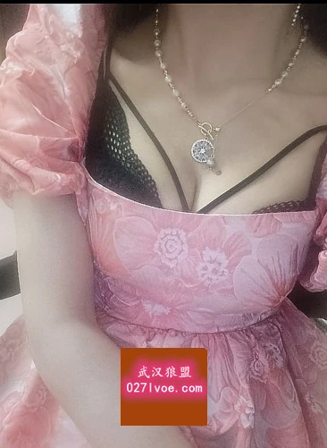 个人大胸风情骚妇