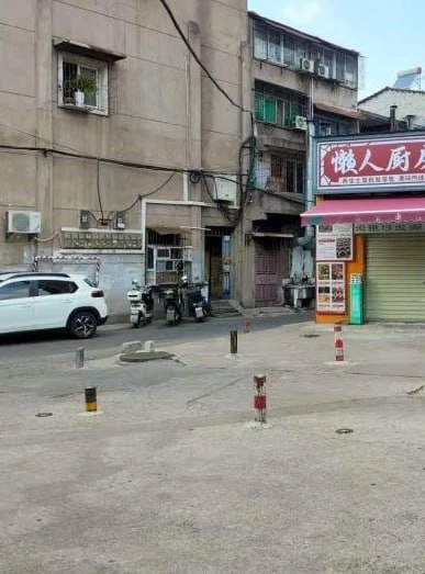 江夏区中心港站街