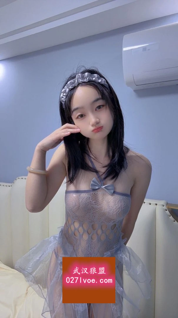 妹妹奶大逼粉浪叫连连